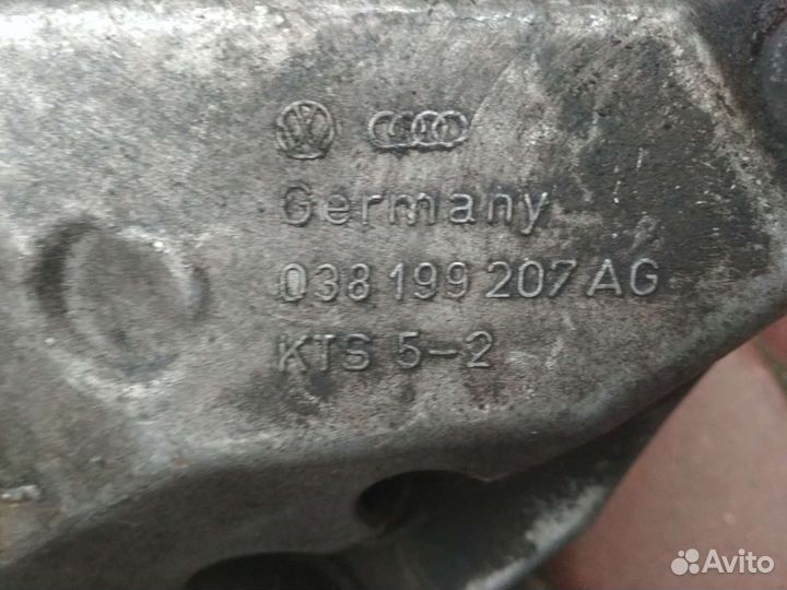 Кронштейн кпп левый гольф 4