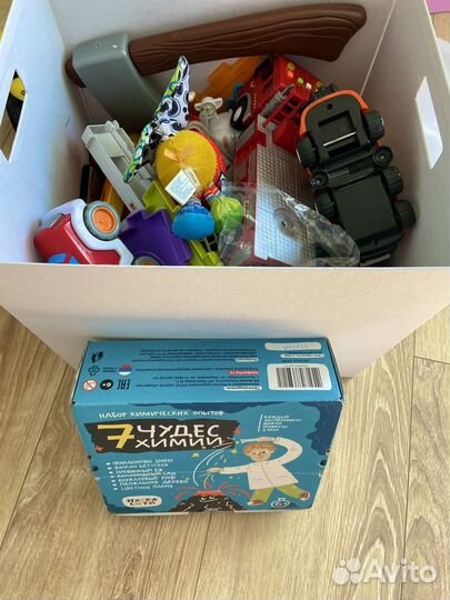 Набор детских игрушек и набор для опытов