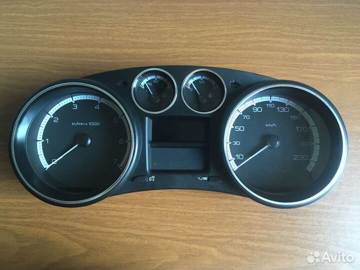 Щиток приборов Peugeot 308