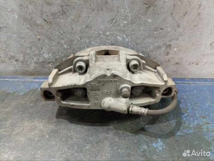 Суппорт передний правый Volvo Xc70 3 Поколение BZ