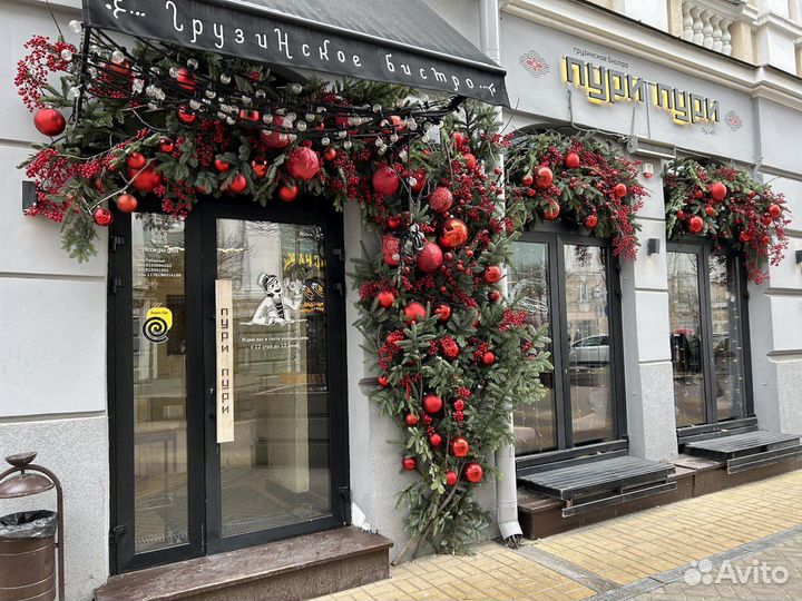 Оформление фасада и помещения цветами