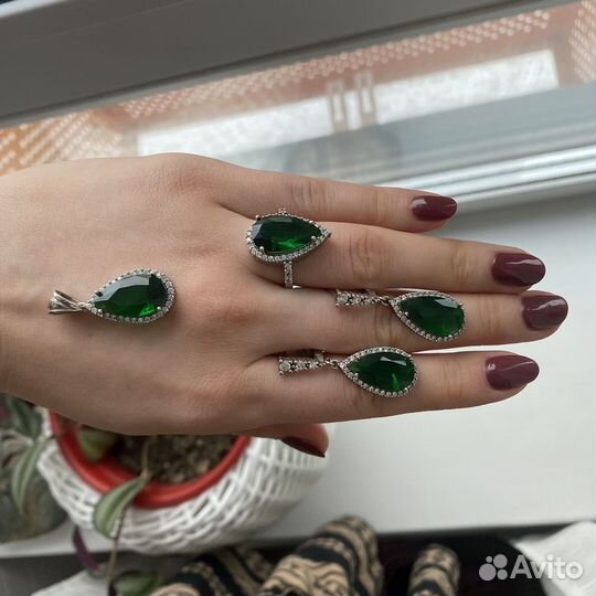 Серебряные серьги, кольцо и кулон
