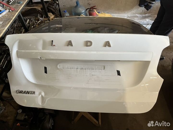 Крышка багажника гранта лифтбэк