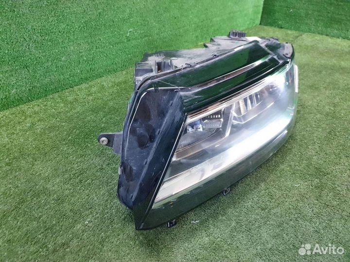 Фара левая Volkswagen Tiguan