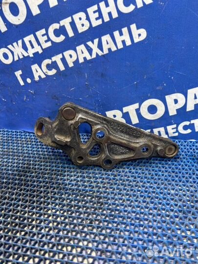 Кронштейн опоры двигателя Toyota Carina E седан