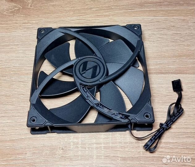 Вентилятор с корпуса Lian li Lancool III новый