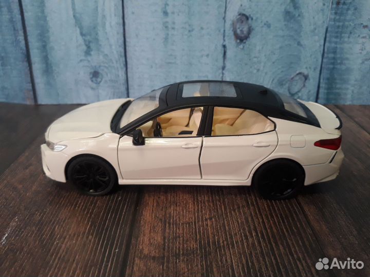 Машинки коллекционные 1/24