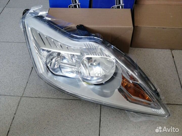 Фара правая Ford Focus 2