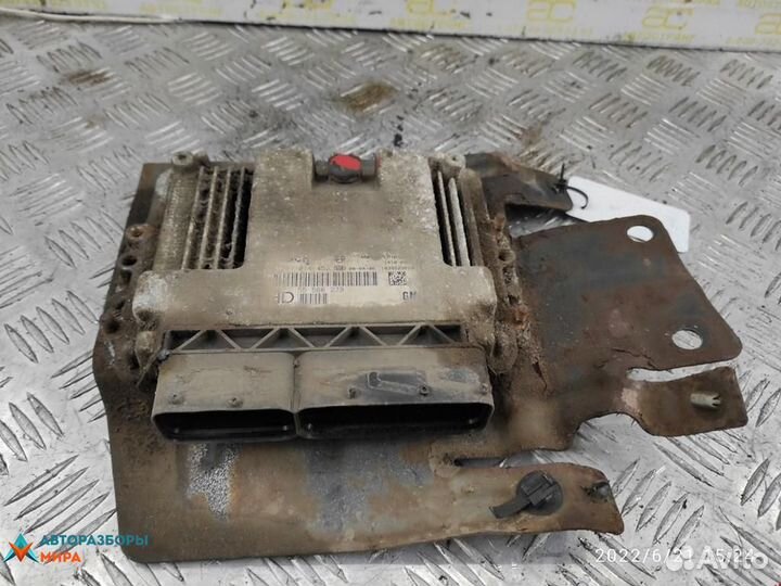 Блок управления двигателем Opel Zafira 2 (B) 2008