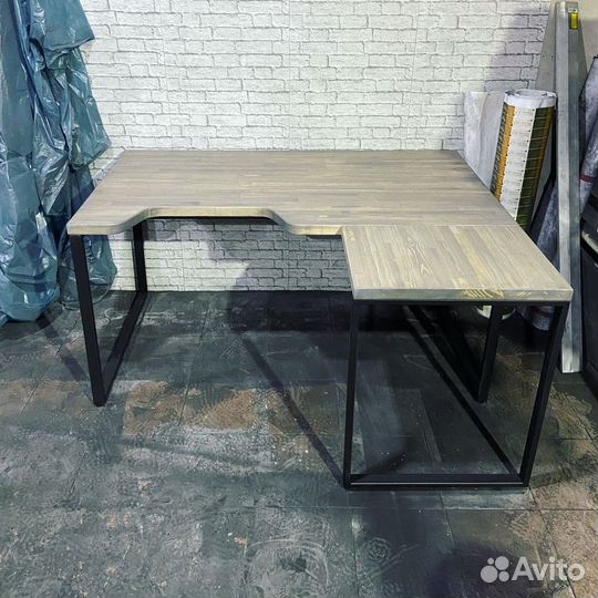 Угловой компьютерный стол лофт