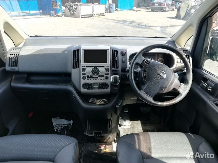 Решетка радиатора Nissan Serena C25