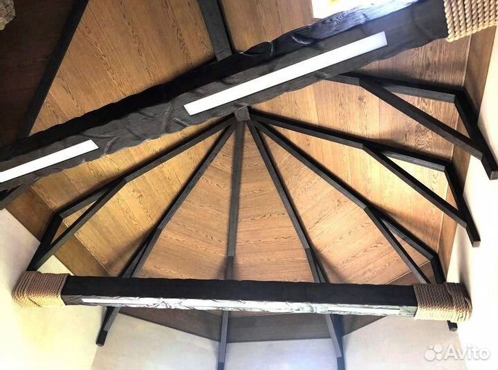 Деревянный потолок из массива дерева