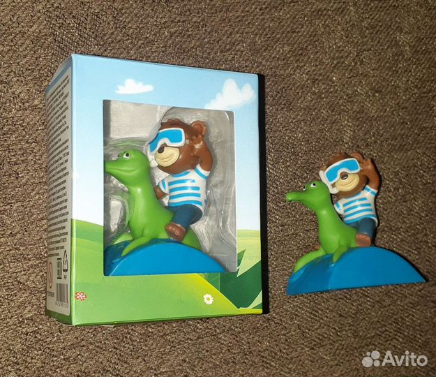 Фигурка медвежонка Барни