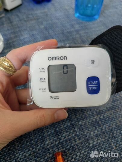 Тонометр на запястье omron