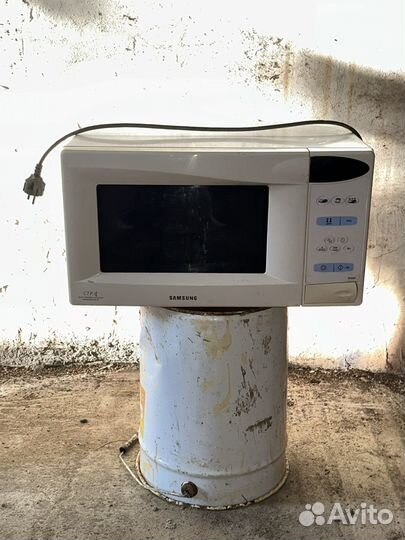 Микроволновая печь Samsung M1833NR