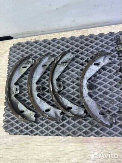 Колодки стояночного тормоза задние Mercedes-Benz