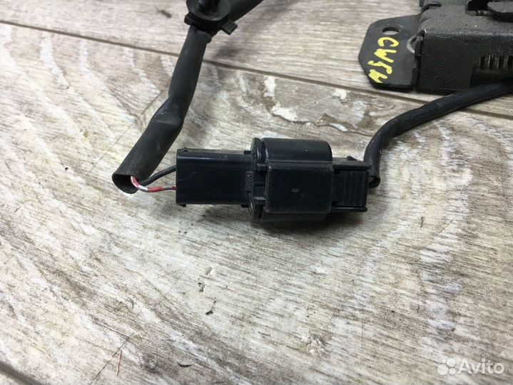 Замок капота Mitsubishi Outlander II (2005—2009)