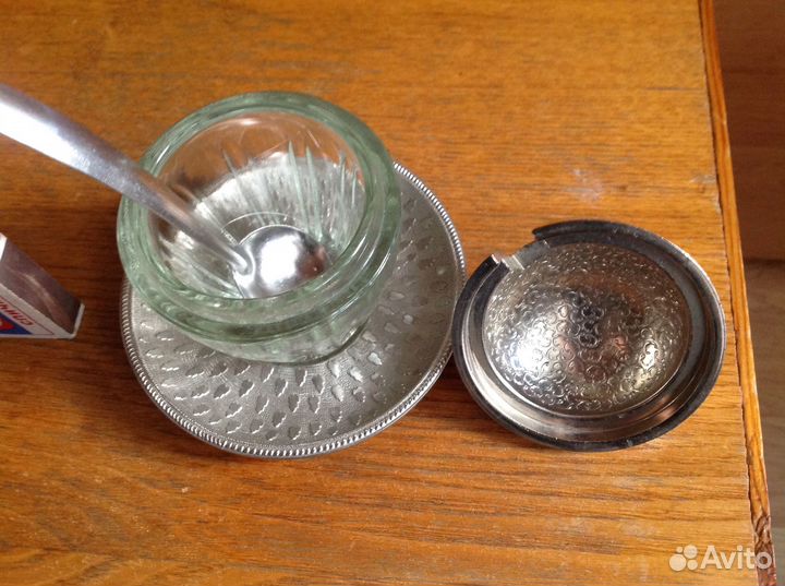 Горчичница с ложкой на подставке