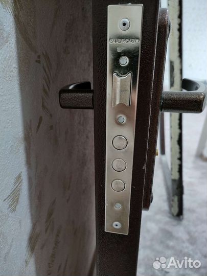 Дверь входная от застройщика