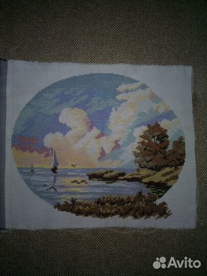 Картина вышита крестиком