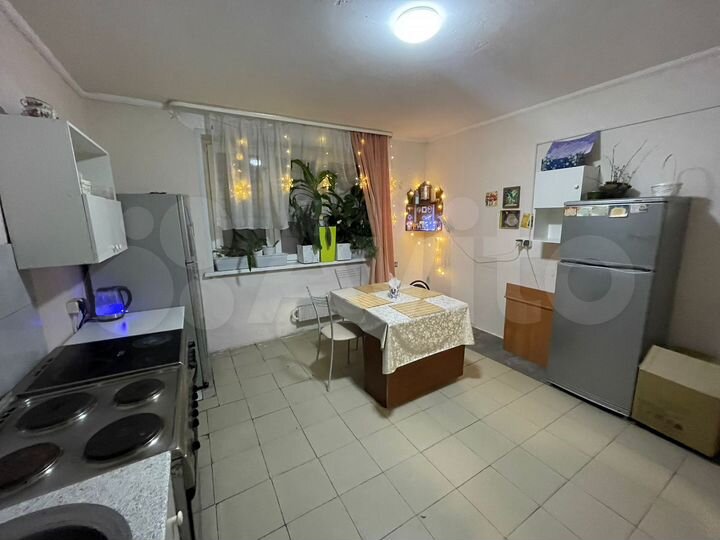 Комната 13 м² в 5-к., 1/12 эт.