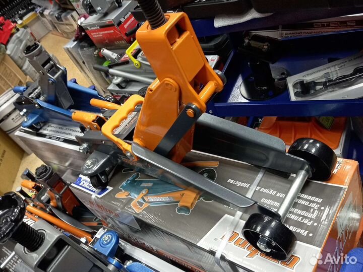 Домкрат подкатной Ombra 3т