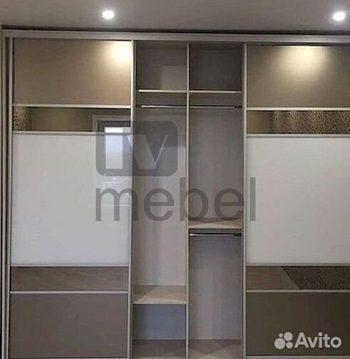 Книжный шкаф