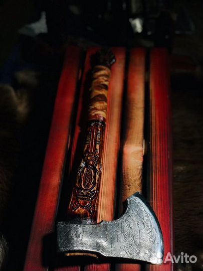 Топор в сундуке ручной работы кованый
