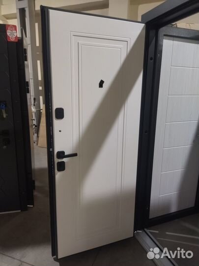 Входная металлическая дверь идеал сост