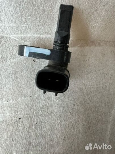 Датчик abs передний левый Toyota Land Cruiser 200