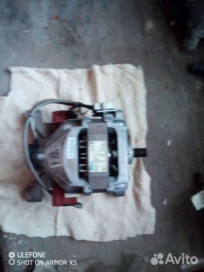 Двигататель стиральной машины ariston arsl 105