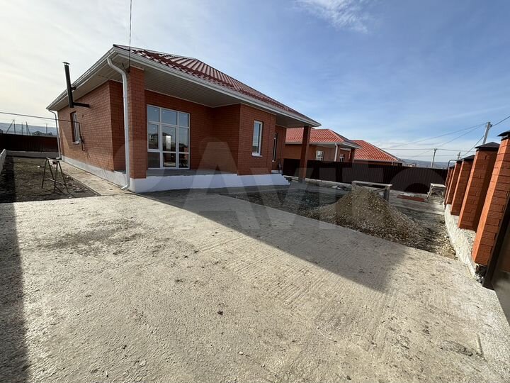 Дом 180 м² на участке 5 сот.