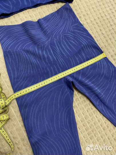 Спортивный костюм женский топ и леггинсы