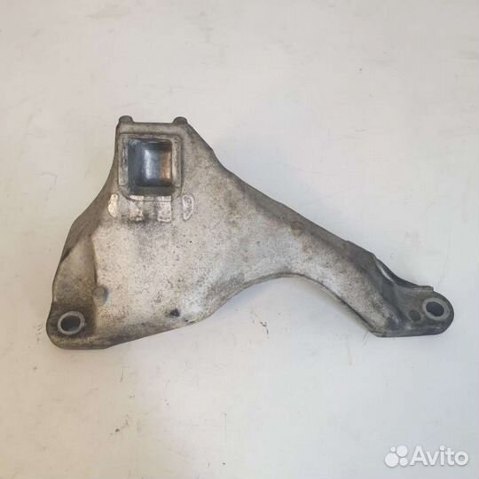 Кронштейн двигателя BMW 7 F01/F02 2014г. 6781258