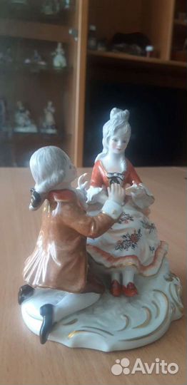 Фарфоровая винтажная статуэтка