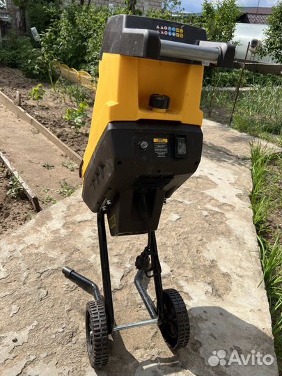 Измельчитель травы и веток