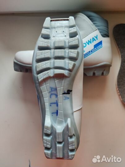 Ботинки лыжные 36