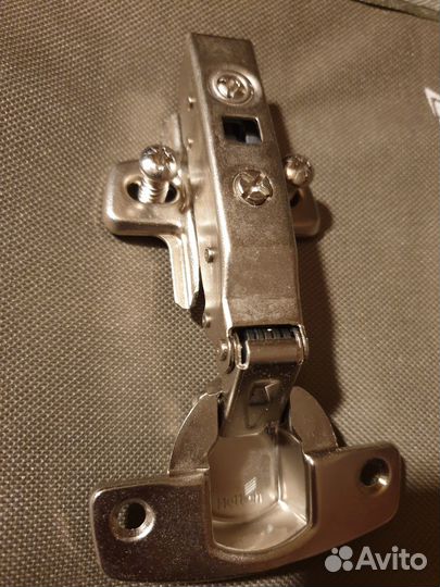 Петли мебельные Blum и Hettich с доводчиком