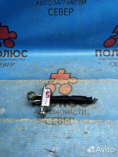 Ограничитель двери задней правой Hyundai Creta 1