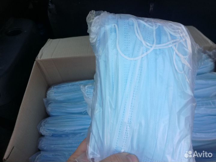 Маска одноразовая трехслойная