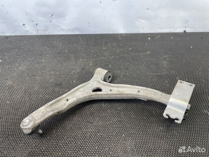 Передний правый рычаг Mercedes A-Class W176