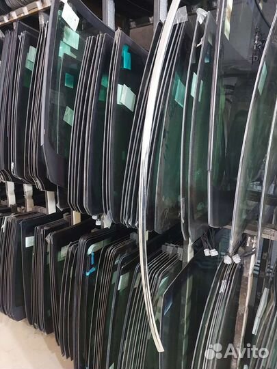 Молдинг лобового стекла верхний Infiniti QX56