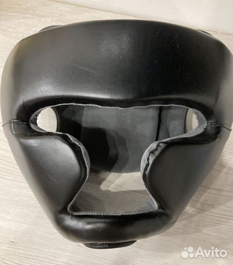 Шлем защитный для единоборств