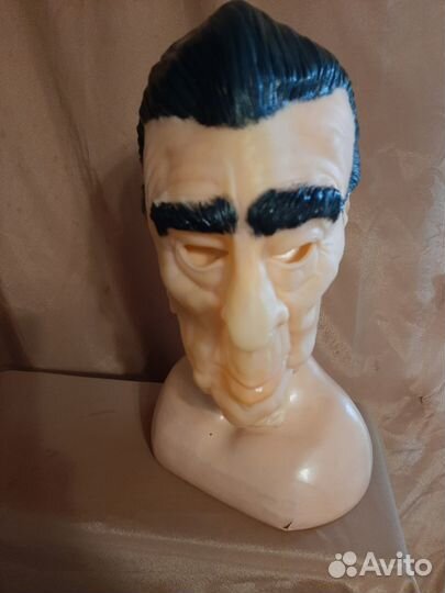 Маски полит. деятелей:Брежнев,Ельцин,Жириновский