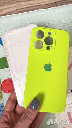 Яркий чехол на iPhone 15Pro