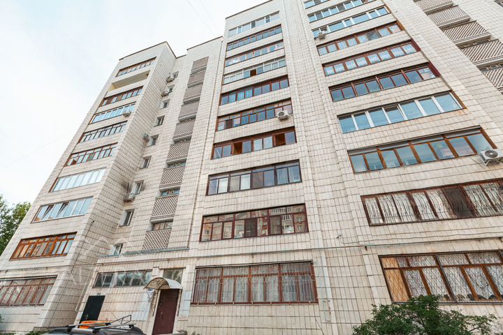 4-к. квартира, 75 м², 1/9 эт.