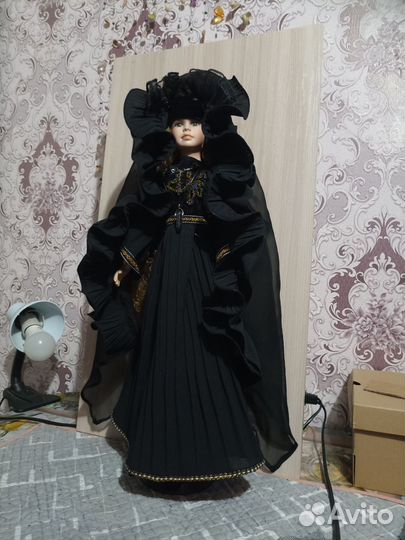 Кукла фарфоровая большая 