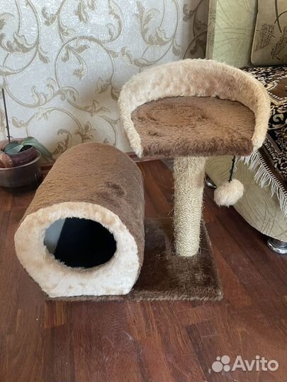 Кошачий домик с когтеточкой