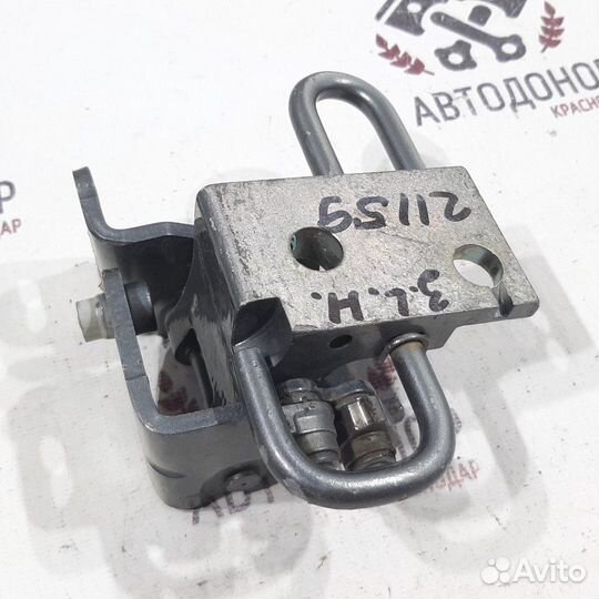 Петля двери нижняя задняя левая Volkswagen Golf