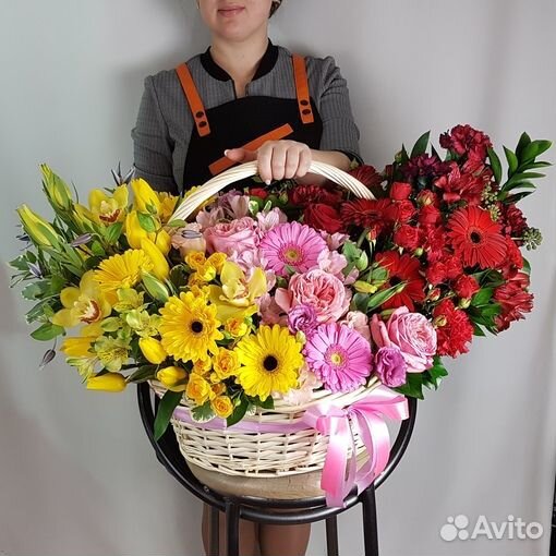 Букет с розами в корзине